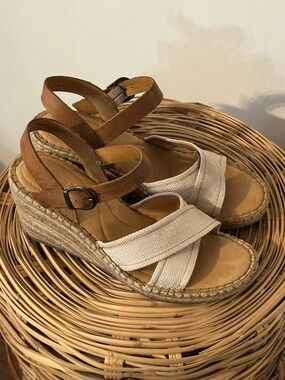 BORN Women's Payette Espadrille Wedge Sandals sz 38 (8)